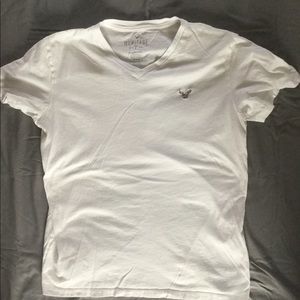 Men’s short sleeve v-neck tee
